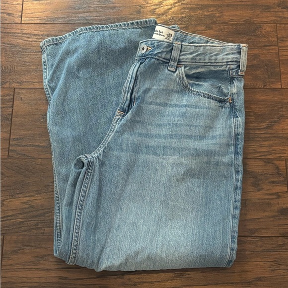 Abercrombie Kids Light Blue Relaxed Jeans - Picture 1 of 3